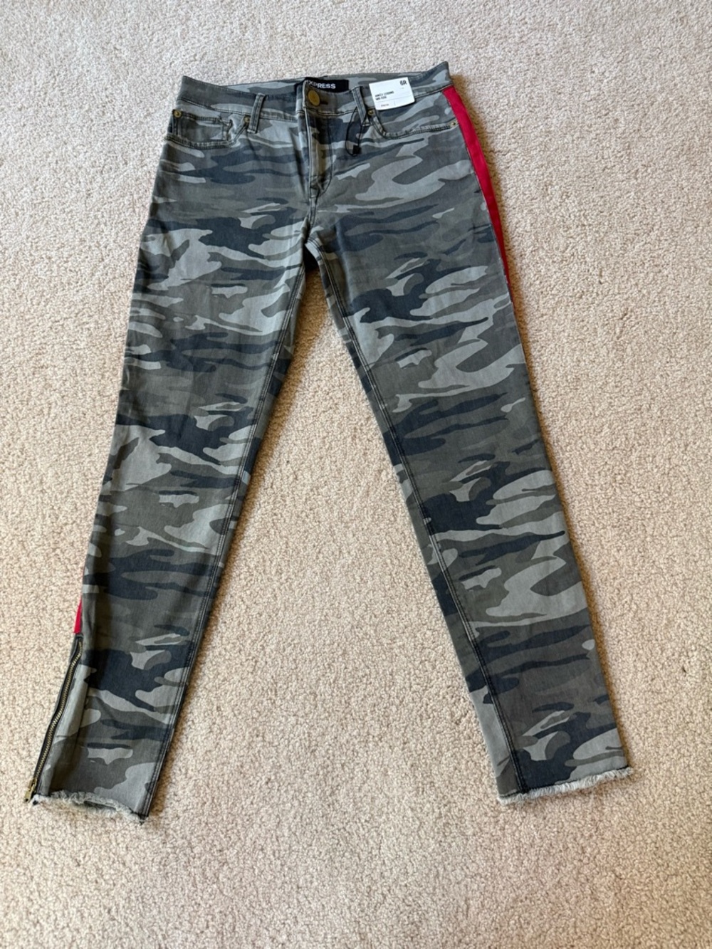 NWT Express Camo Ankle Legging Jeans w/ Red Side Stripe Stretch – Size 6R